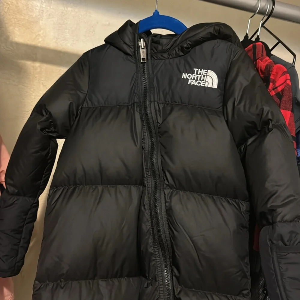 18-24 months NorthFace snowsuit and matching hat. - Picture 3 of 5